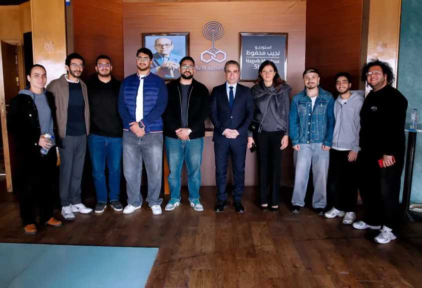 المسلماني لطلاب الجامعة الأمريكية: النظام العالمى يشعل النار في الغابة والإعلام الدولى عند مفترق الطرق