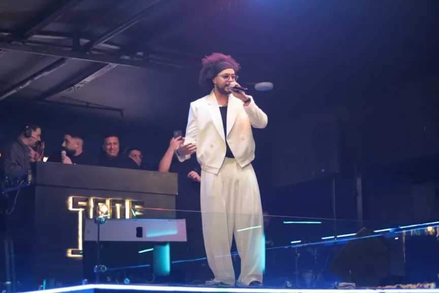 عبد الفتاح الجرينى..يشعل أجواء الزمالك فى حفل ”كامل العدد ”