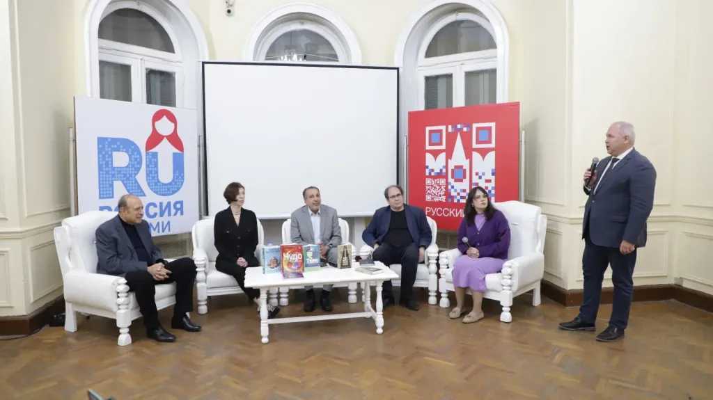 الكتاب الروس: الذكاء الاصطناعي يهدد الإبداع.