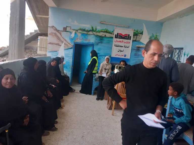حزب العدل بأسوان ينظم قافلة طبية للعيون بقرية ”الكوبانية”