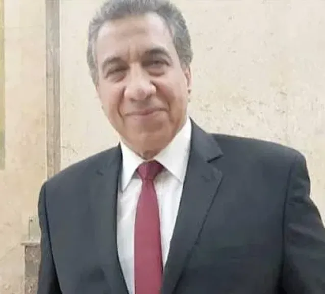 الطبيب الشاعر أحمد درة..يشارك بديوان ”طيف القدس” فى معرض الكتاب