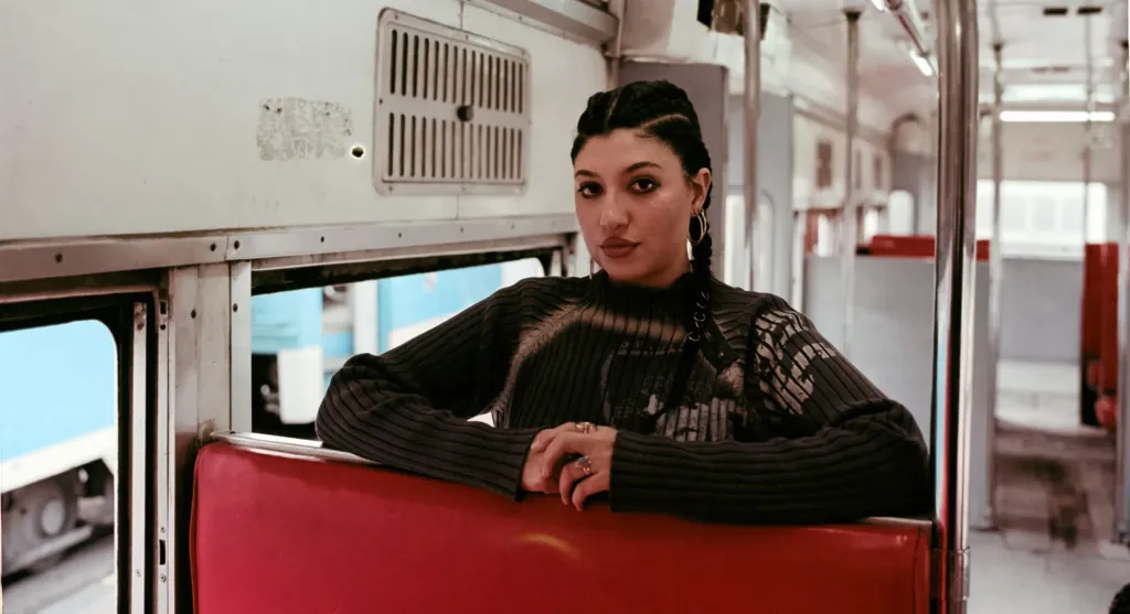 الرابر للا فضة..تطلق كليب” خمسة وعشرين”