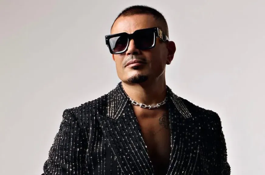 عمرو دياب..أول فنان يحقق 3 مليارات استماع على أنغامى