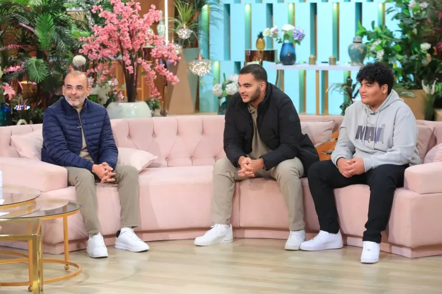 أيمن بهجت قمر وأولاده.. ضيوف ”معكم منى الشاذلي” الجمعة