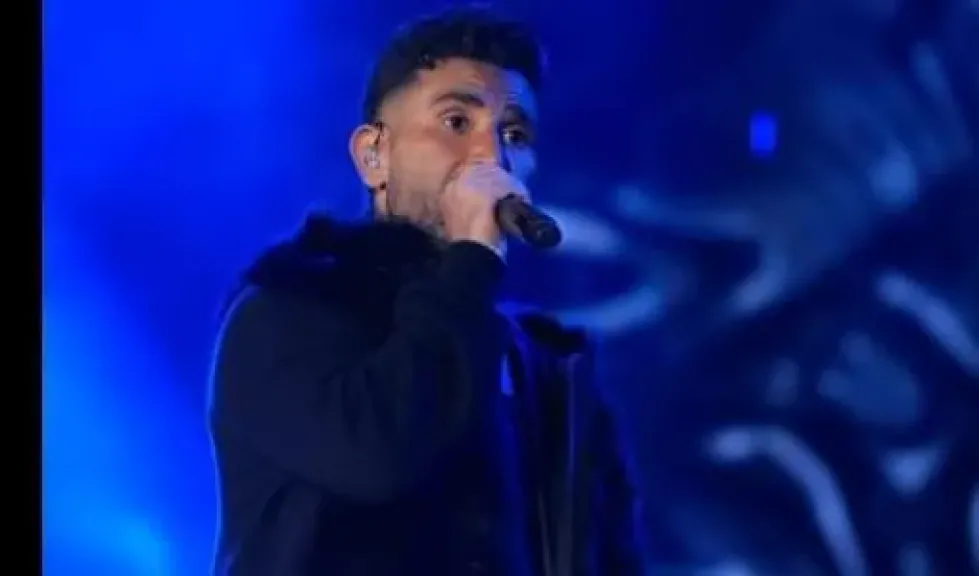 أحمد سعد..يختتم ”شتاء مدينتي ” بحفل كامل العدد ويصعد أولاده الصغار على المسرح