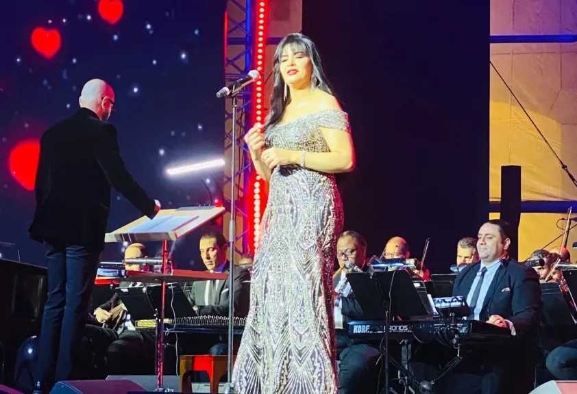 سوزان ممدوح..تستعيد ذكريات الرومانسية بمسرح النافورة المغطى بالأوبرا