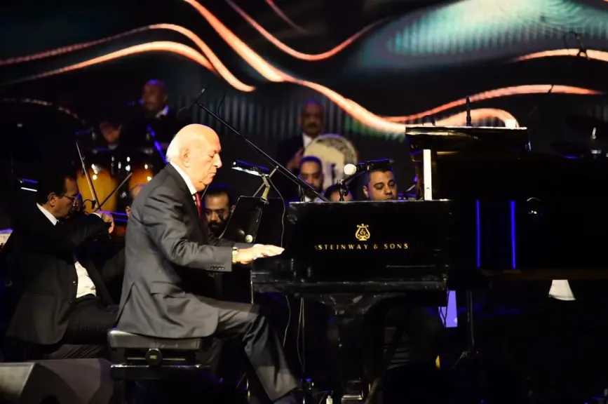 عمر خيرت..يروى حكايات الغرام فى ”عيد الحب” بالأوبرا