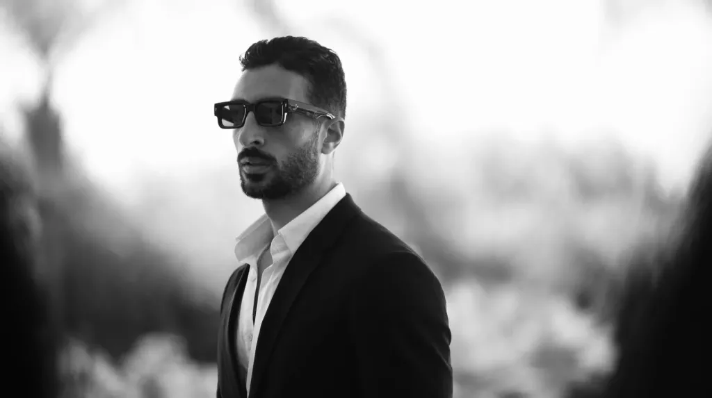 حسن حفنى ..مدرب سباحة في مسلسل ”اللون الأزرق ” مع جومانة مراد وأحمد رزق