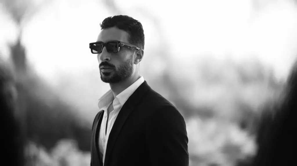 حسن حفنى ..مدرب سباحة في مسلسل ”اللون الأزرق ” مع جومانة مراد وأحمد رزق