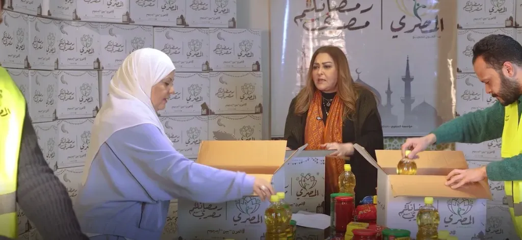 نجوم الفن يشاركون في تعبئة كراتين حملة ”رمضانكم  مصري” للعام الخامس لتوزيعها على المستحقين