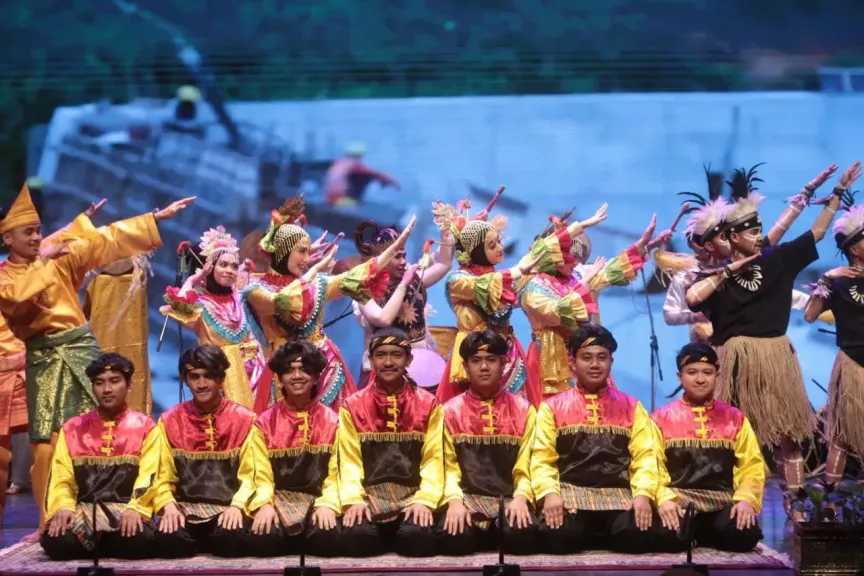 فنون إندونيسيا على المسرح الصغير