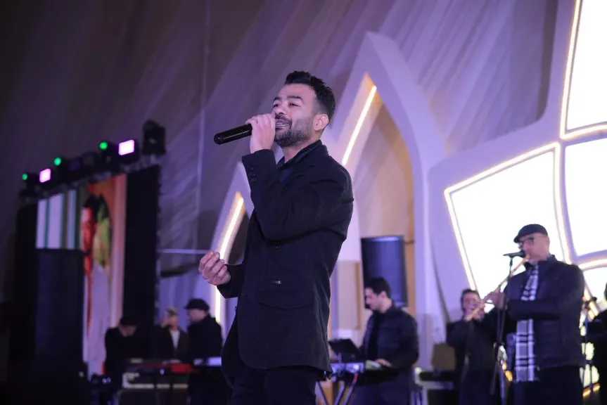 هيثم شاكر..يفتتح ليالى رمضان الغنائية بخيمة” وناسة” وسط حضور جماهيري ضخم