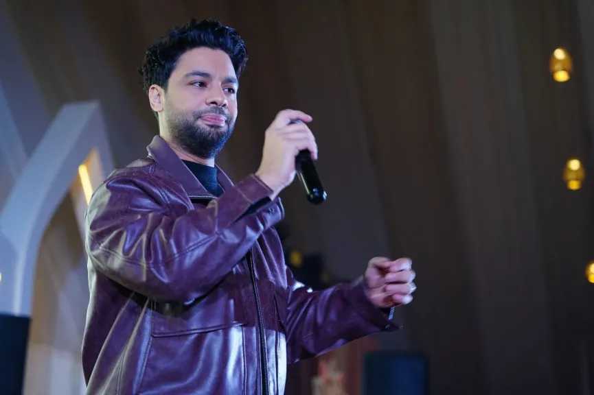 أحمد جمال..يحيى حفل بخيمة رمضانية بباقة من أشهر أغانيه بحضور جماهيري كبير
