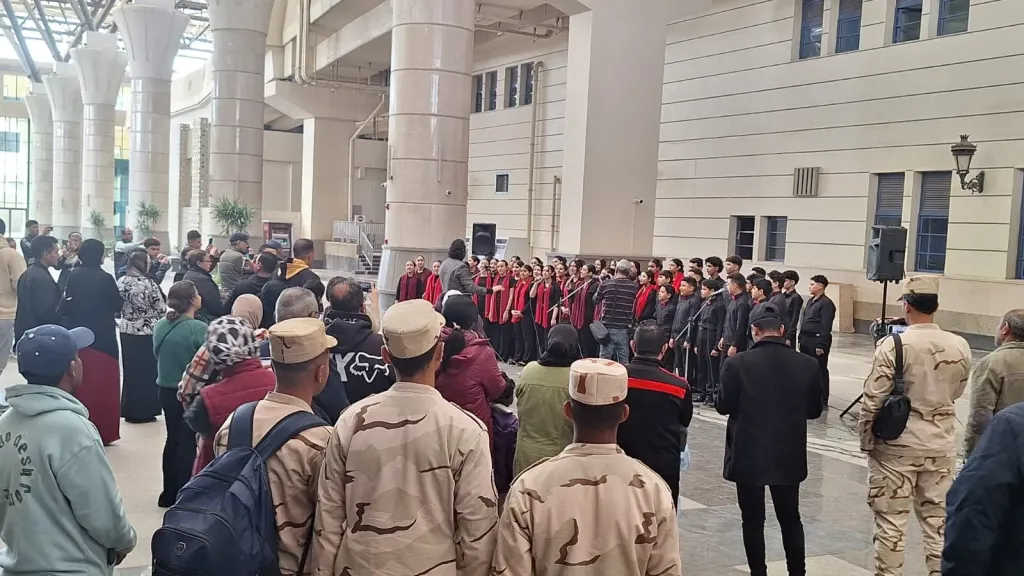 كورال الكونسرفتوار ..يتحول إلى مفاجأة وطنية فى مترو الأنفاق