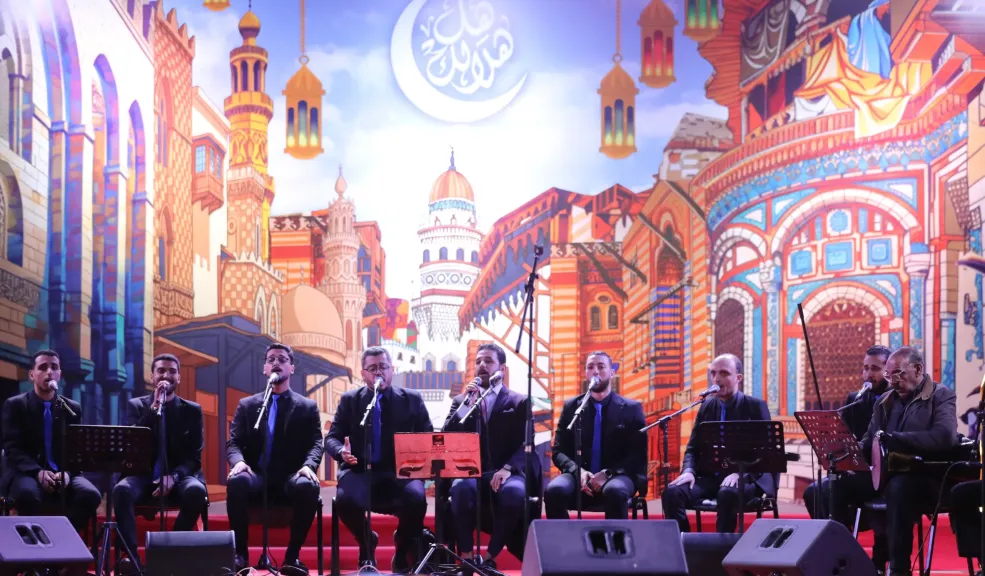 إقبال جماهيري على ”الليلة الكبيرة” وفرقة ”راحة الأرواح” بساحة الهناجر