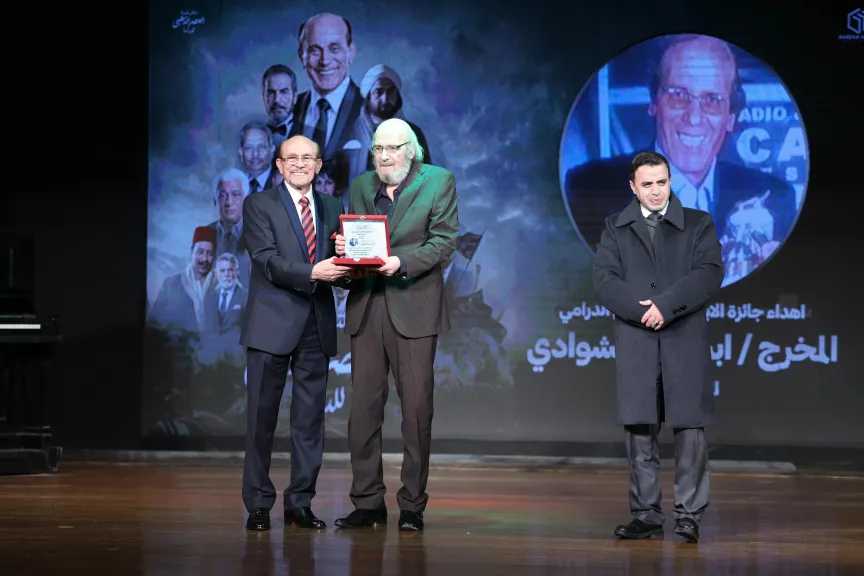 محمد صبحى..يكرم نجوم الزمن الجميل: أنتم ضمير الفن الحقيقى