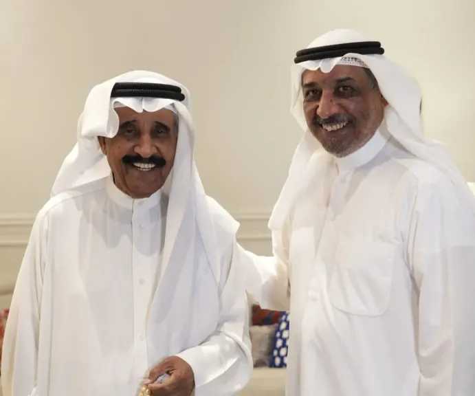 بمناسبة فوزه بجائزة الشارقة للإبداع المسرحي..عبد الستار ناجى ينجز كتاب الفنان محمد جابر ”العيدروسي ”