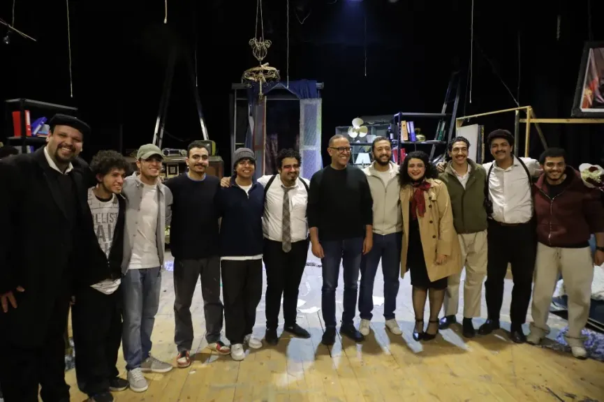 أشرف عبد الباقي..يشهد ”موت فوضوي صدفة ” على المسرح العالمي بالقاهرة