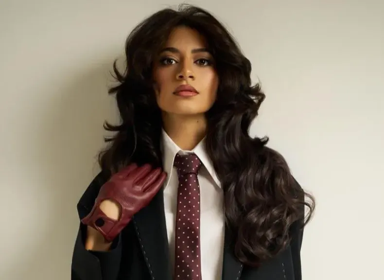 بسنت حاتم ..تخطف الأنظار بإطلالة فورمال جريئة وتلمح لمفاجأة فنية قريبة