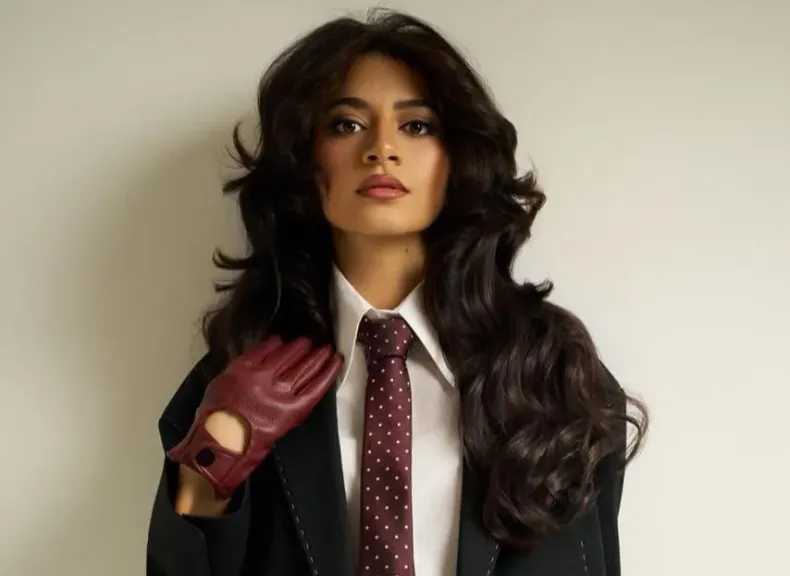 بسنت حاتم ..تخطف الأنظار بإطلالة فورمال جريئة وتلمح لمفاجأة فنية قريبة