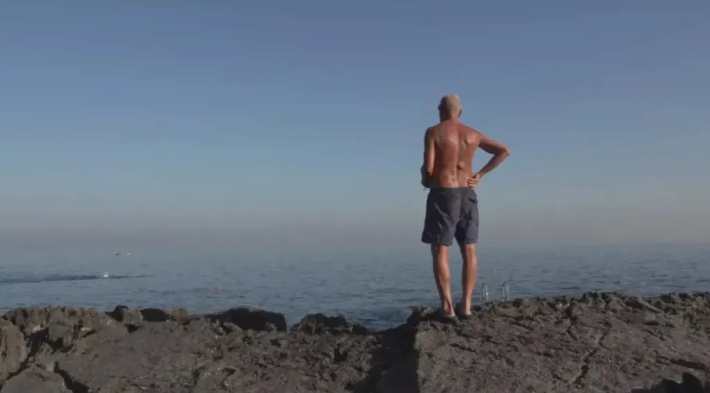 قافله بين سينمائيات..تعرض العرض الأول لفيلم ” والأسماك تطير فوق رؤوسنا ” الجمعة