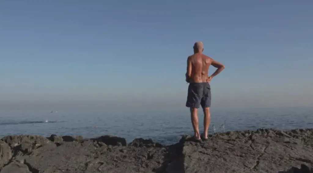 قافله بين سينمائيات..تعرض العرض الأول لفيلم ” والأسماك تطير فوق رؤوسنا ” الجمعة