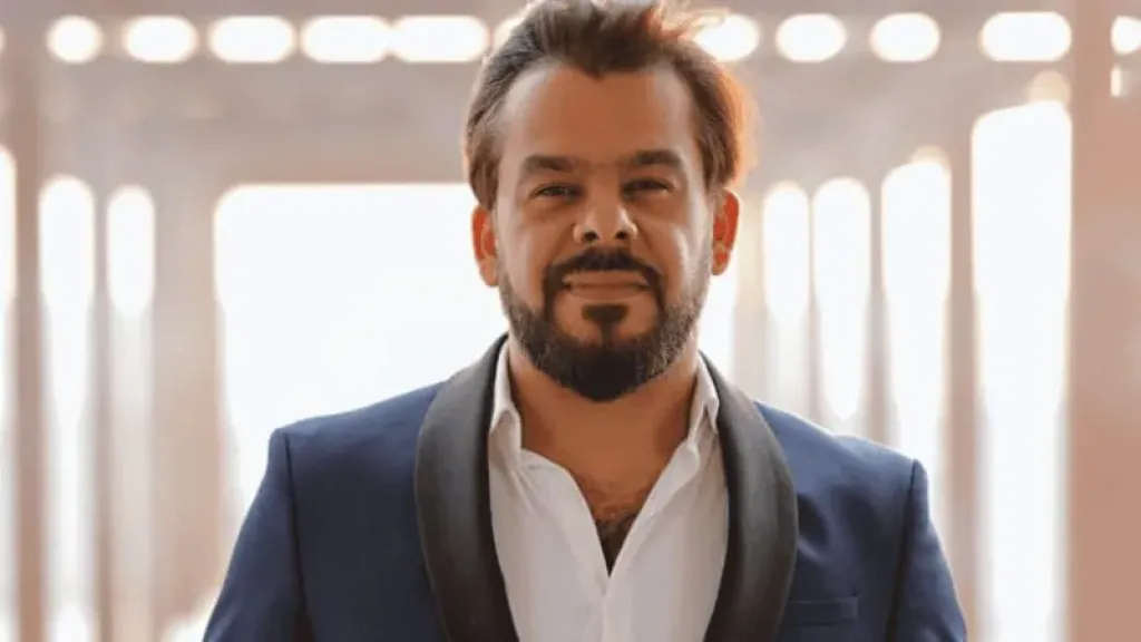 رؤية نقدية بقلم الفنان منذر رياحنة: جدار الشيطان الرقمي يهدد السينما..كيف تصنع الحسابات الوهمية نجاحا زائفا؟