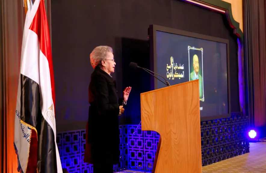 ميرفت رجب: سناء منصور..أفضل مذيعة فى العالم