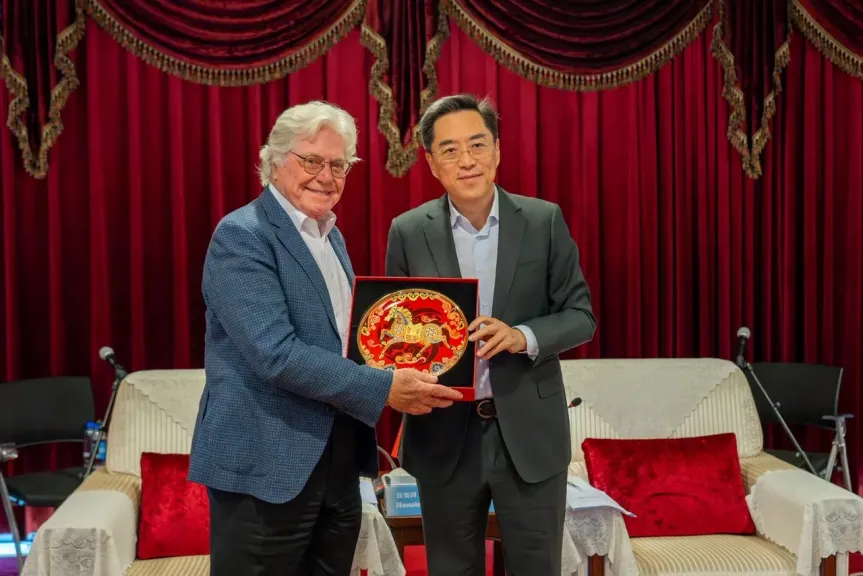 رئيس ”مهرجان القاهرة السينمائي الدولي ”يبحث شراكة إعلامية موسعة مع مجموعة ”الصين للإعلام*