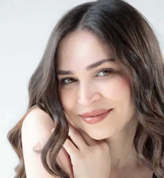 منار الهجرسى..تخطف الأنظار فى مهرجان ”كان” بفيلم ”وعد التراب”