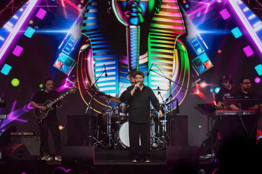 حميد الشاعرى..يشعل أبو ظبى بحفل كامل العدد ويؤكد: الدار أمان ولفتة إنسانية لعروسين