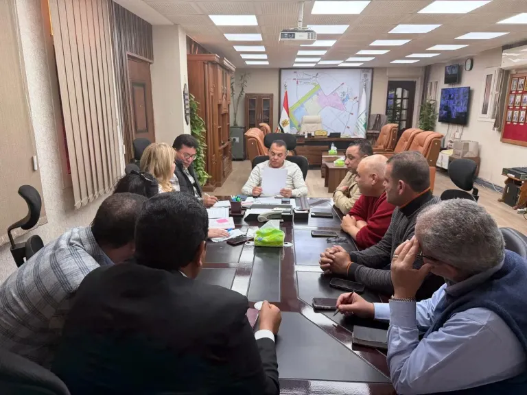 اجتماع موسع لرئيس جهاز 6 أكتوبر مع ملاك ” بيت الوطن الأساسي ” لبحث المطالب وتسريع وتيرة التنمية