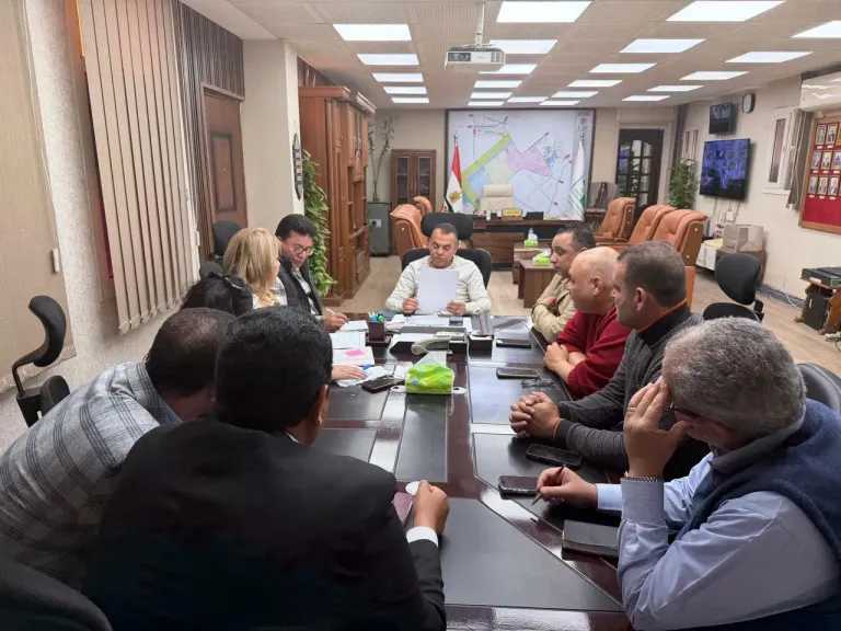 اجتماع موسع لرئيس جهاز 6 أكتوبر مع ملاك ” بيت الوطن الأساسي ” لبحث المطالب وتسريع وتيرة التنمية