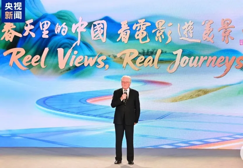 تكريم رئيس مهرجان ”القاهرة السينمائي ”في كرنفال ثقافة السينما بالصين