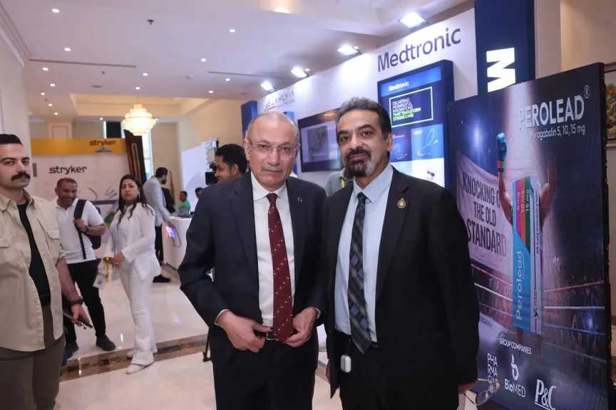 السفير التركى بالقاهرة ونائب وزير الصحة المصري يبحثان دعم مرضى غزة والسودان فى مؤتمر طبى دولى