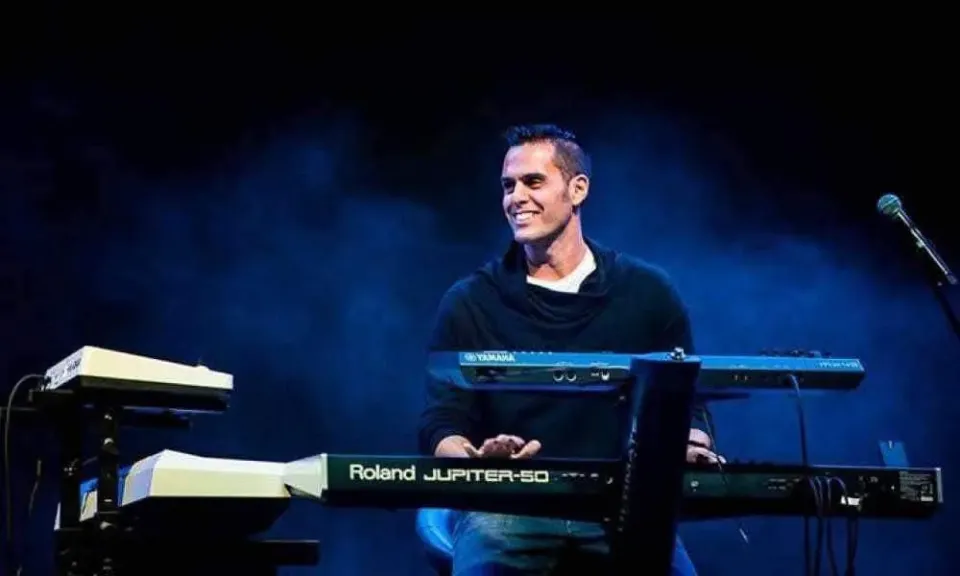 هشام خرما..يعزف مؤلفاته العصرية بالأوبرا