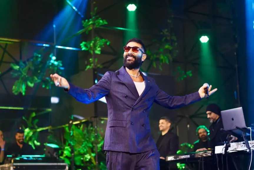 أحمد سعد..يتألق  بأجمل أغانيه وسط حضور جماهيري ضخم