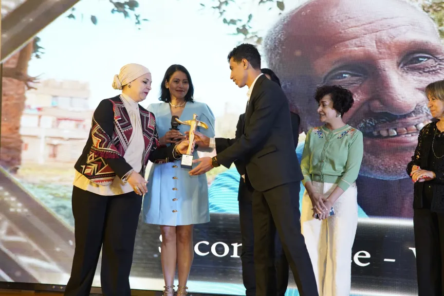 ختام مهرجان أسوان لسينما المرأة يكرم مؤسسة ”مصر الخير” وبطلة فيلمها ”فايزة”