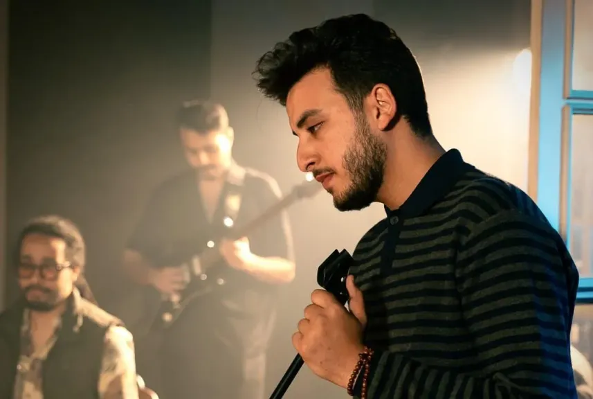 الحسن عادل..يطرح أحدث كليباته ” احكيلى وفضفضلى”