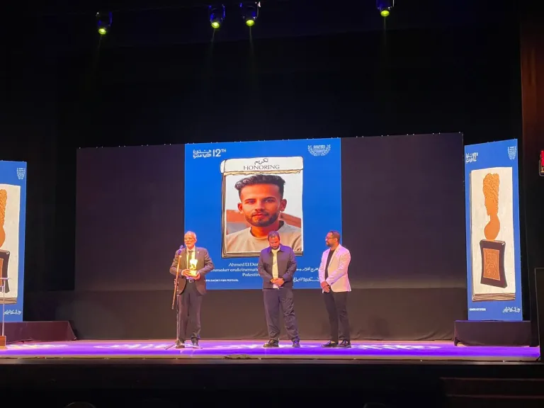 كامل الباشا ..يتسلم تكريم المخرج الفلسطيني أحمد الدنف بافتتاح الإسكندرية للفيلم القصير