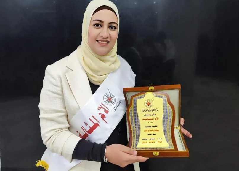 فى احتفالية كبرى..نقابة الصحفيين تمنح بسمة أبو العزم..لقب ” الأم المثالية”