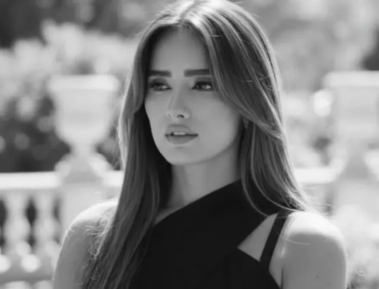 زينة..بعد الحكم لصالحها فى قضية كلب الشيخ زايد: الحمدلله أخذت حقى وحق أولادي
