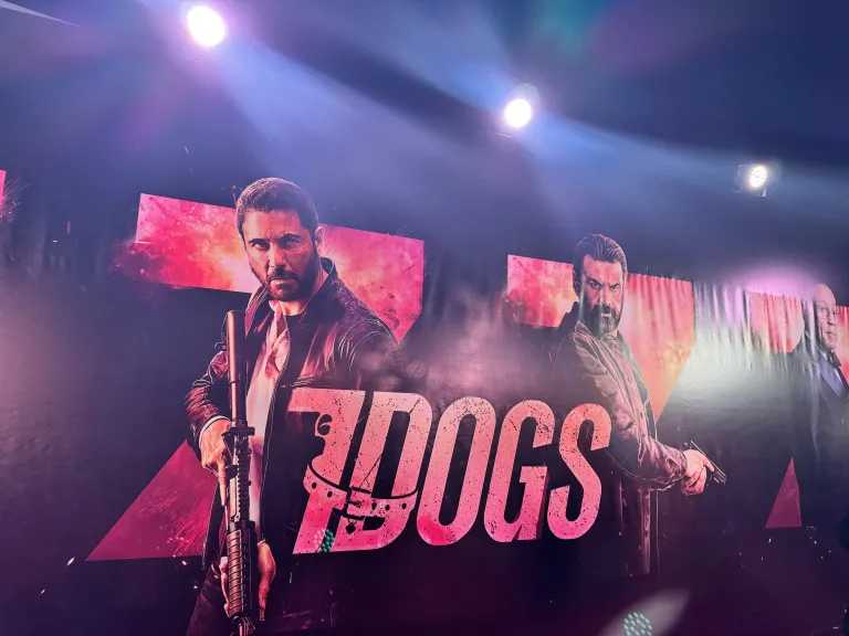 خلال العرض الخاص لفيلم    7Dogs”    اهم اللقطات على البينك كاربد