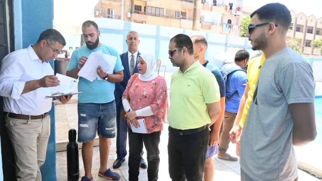 ”محمود فوزي” يفاجئ مراكز حلمية الزيتون والأميرية والسواح.. غلق حمام سباحة وإنذارات للمخالفين بالقاهرة