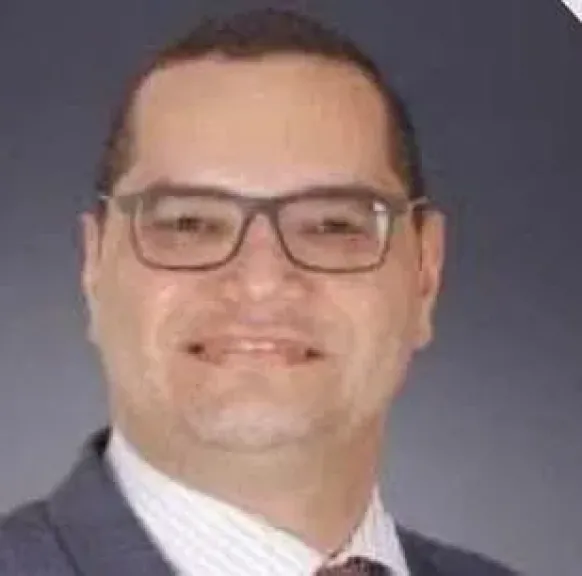 الموجز اليوم والكاتب الصحفي هشام الشريف..يهنئان الدكتور ياسين الشاذلى عميد كلية الحقوق لتكليفه مستشارًا قانونيا للمجلس الأعلى للجامعات