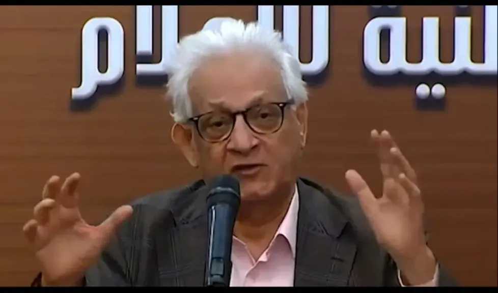 عبد الله السناوى يتحدث عن محمد حسنين هيكل على شاشة القناة الأولى