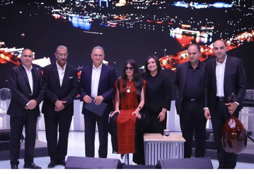 السفير رياض منصور مندوب فلسطين بالأمم المتحدة والمطربة يارا قواريق الليلة في برنامج ”يحدث في مصر”