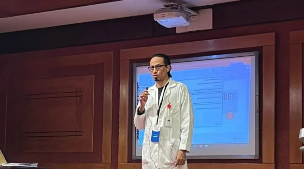 الدكتور على الزرعى ..يقدم أحدث الحلول لعلاج الجيوب الأنفية ويصنع جيل جديد من الأطباء