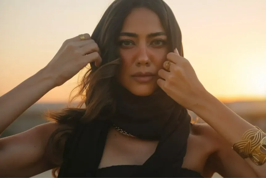 هند عبد الحليم..تطرح كليب” من أنا؟” تجربة غنائية جديدة باللغة العربية الفصحى