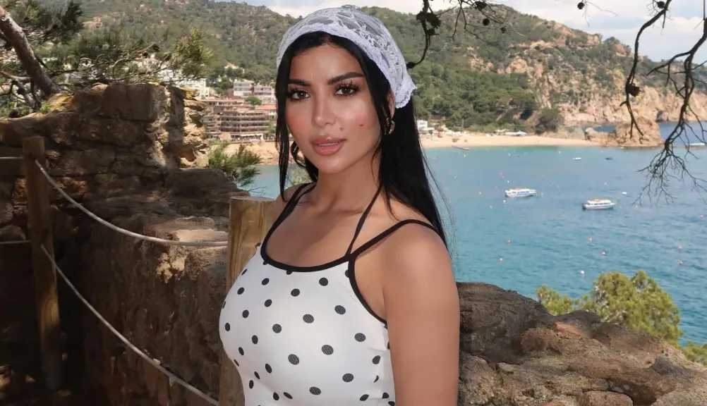 كارولين عزمي..تحسم جدل أول أجر لها فى التمثيل